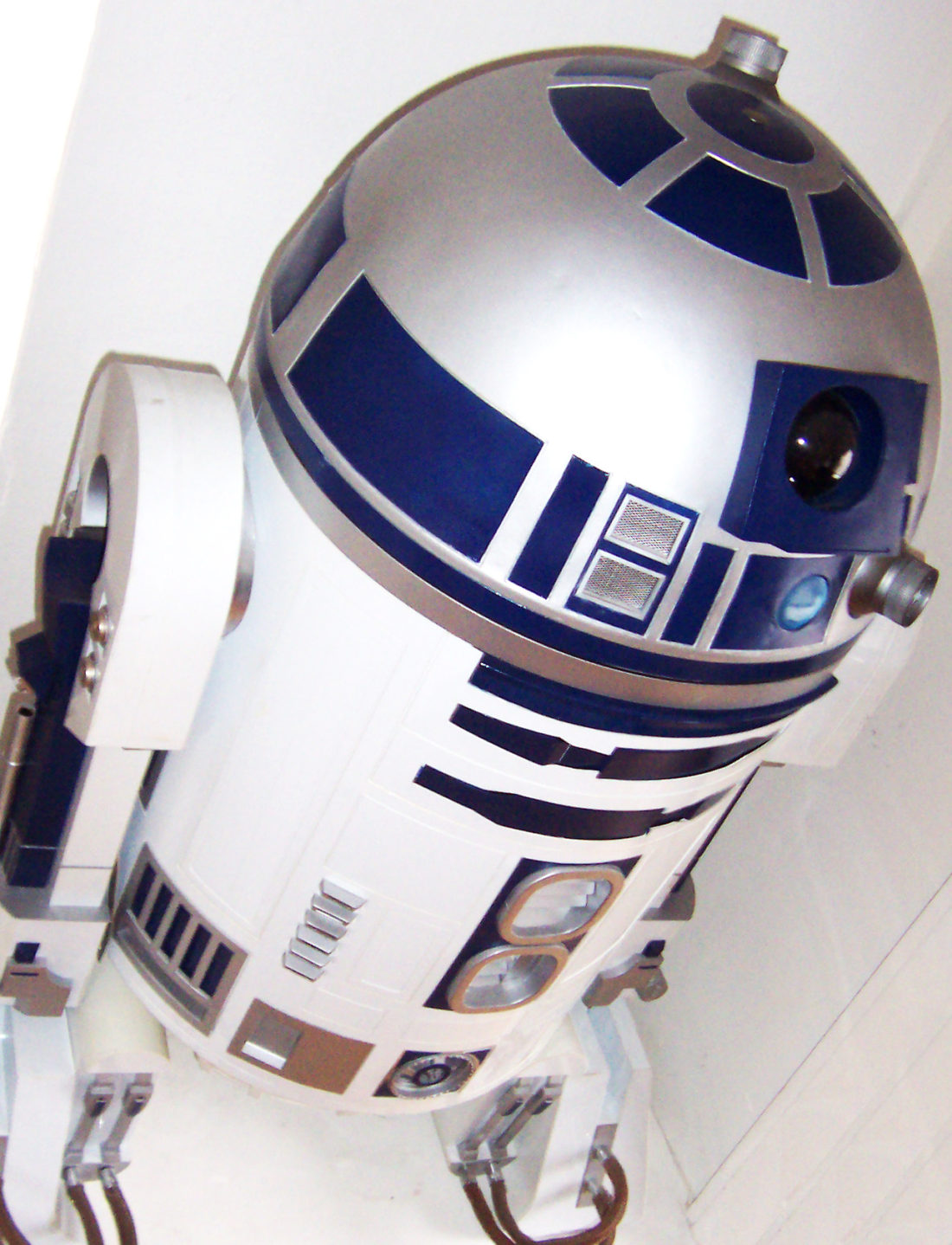 Life Sized R2